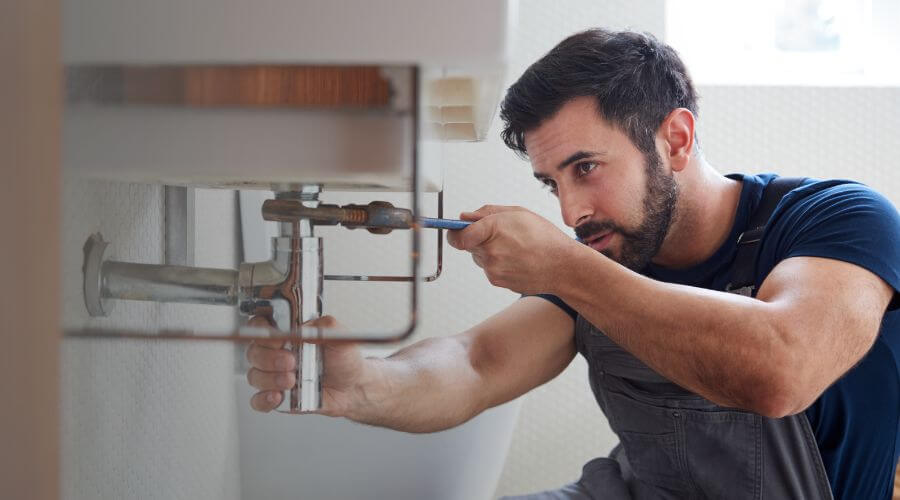Water heater leaking fix in Oakford, IN